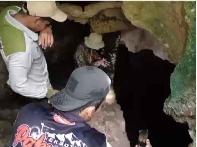 Goa Jepang Hutan Watu Bantal