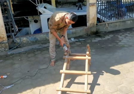 Pembuatan tangga Dermaga