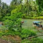 Pemandangan area sandar perahu nelayan di Sungai Stail dekat kantor Resor Tanjung Pasir.